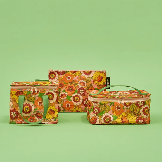 Betty Blooms Picnicware