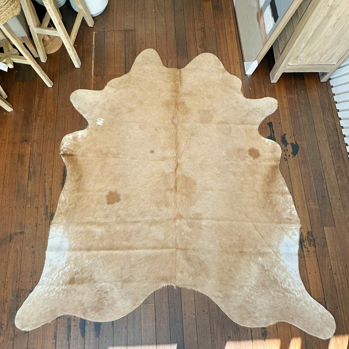 Weegee Rug Beige White Cowhide 7 | Floor Rug – Whatever Mudgee