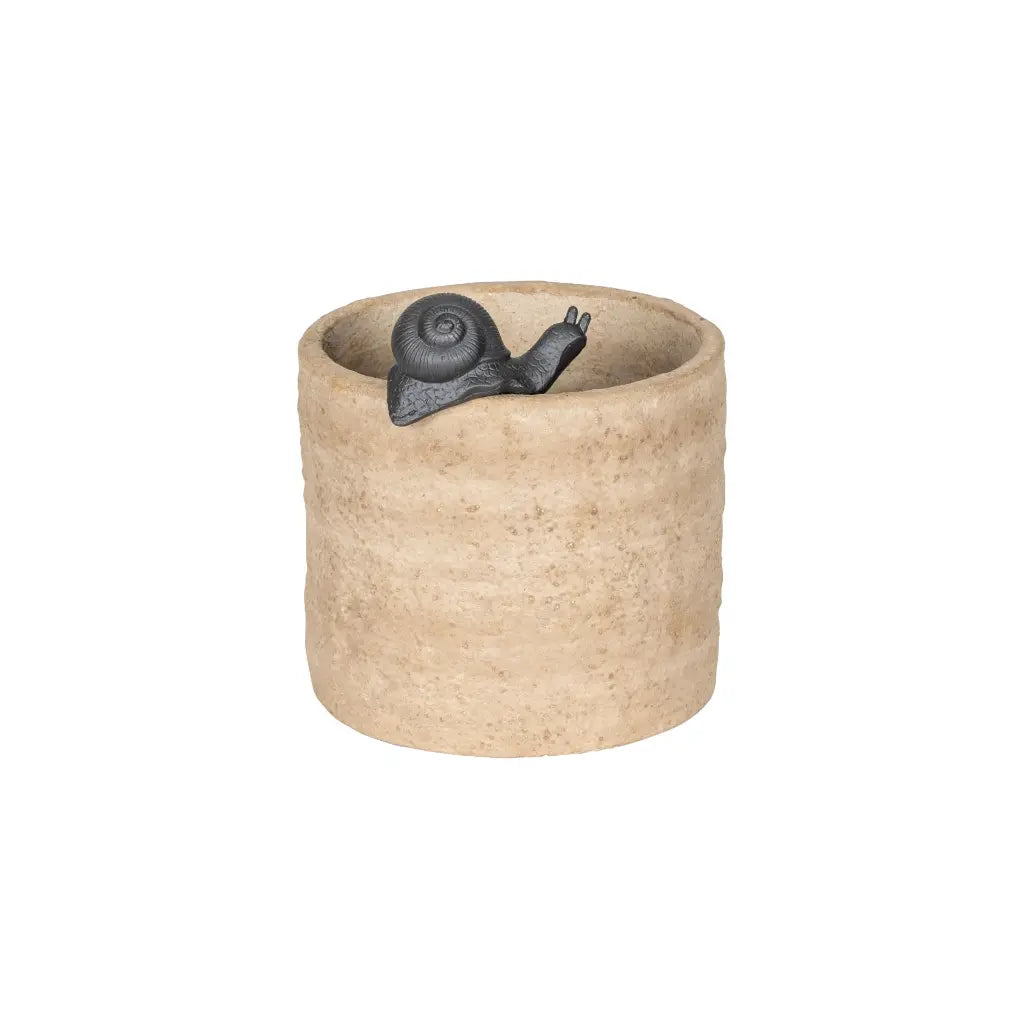 Snail Pot Sitter