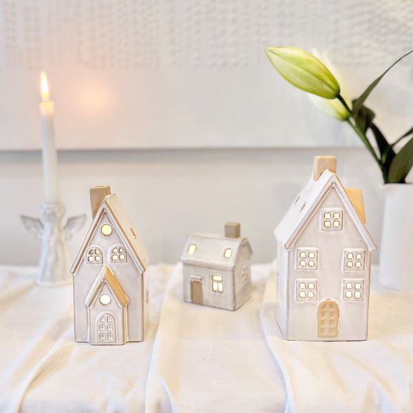 Lucia Sno House With Light | White