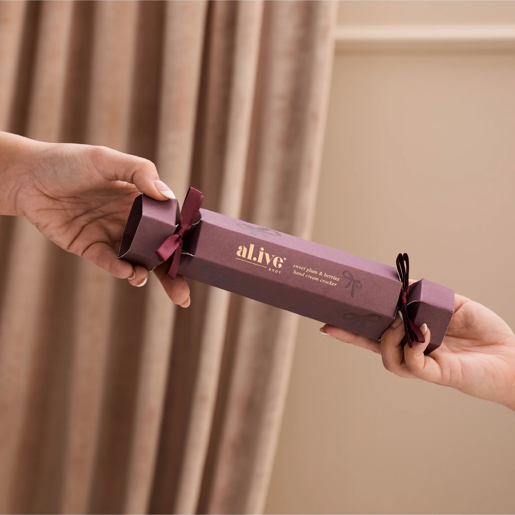 Hand Cream Cracker | Sweet Plum & Berries