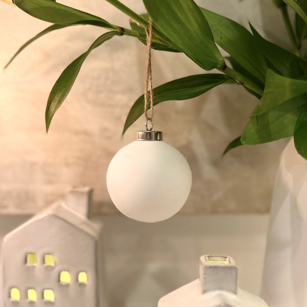 Lucia Hanging Ball | White