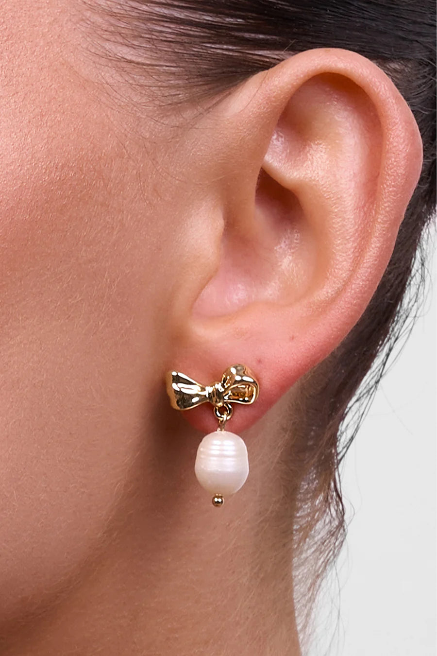 Alice Gold Bow Pearl Earring