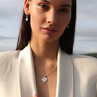 Oval Necklace with Mother of Pearl | 18KT Yellow Gold Plate