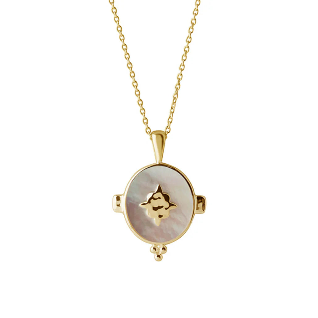 Oval Necklace with Mother of Pearl | 18KT Yellow Gold Plate