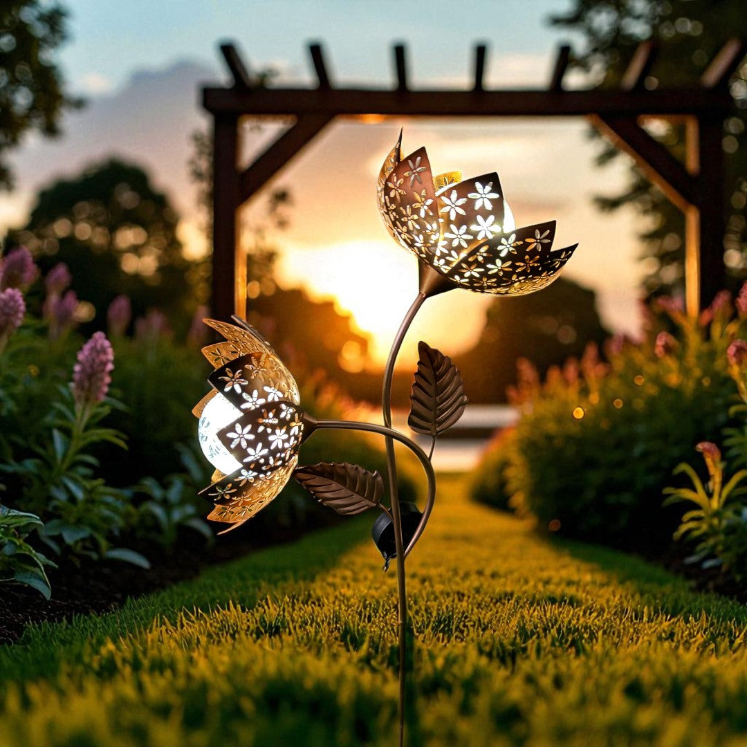 Double Rusty Flower Solar Light