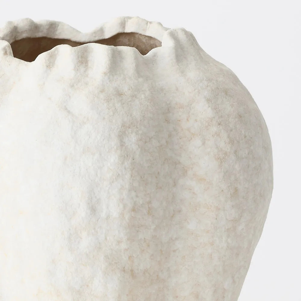 Nagio Vase Eggshell