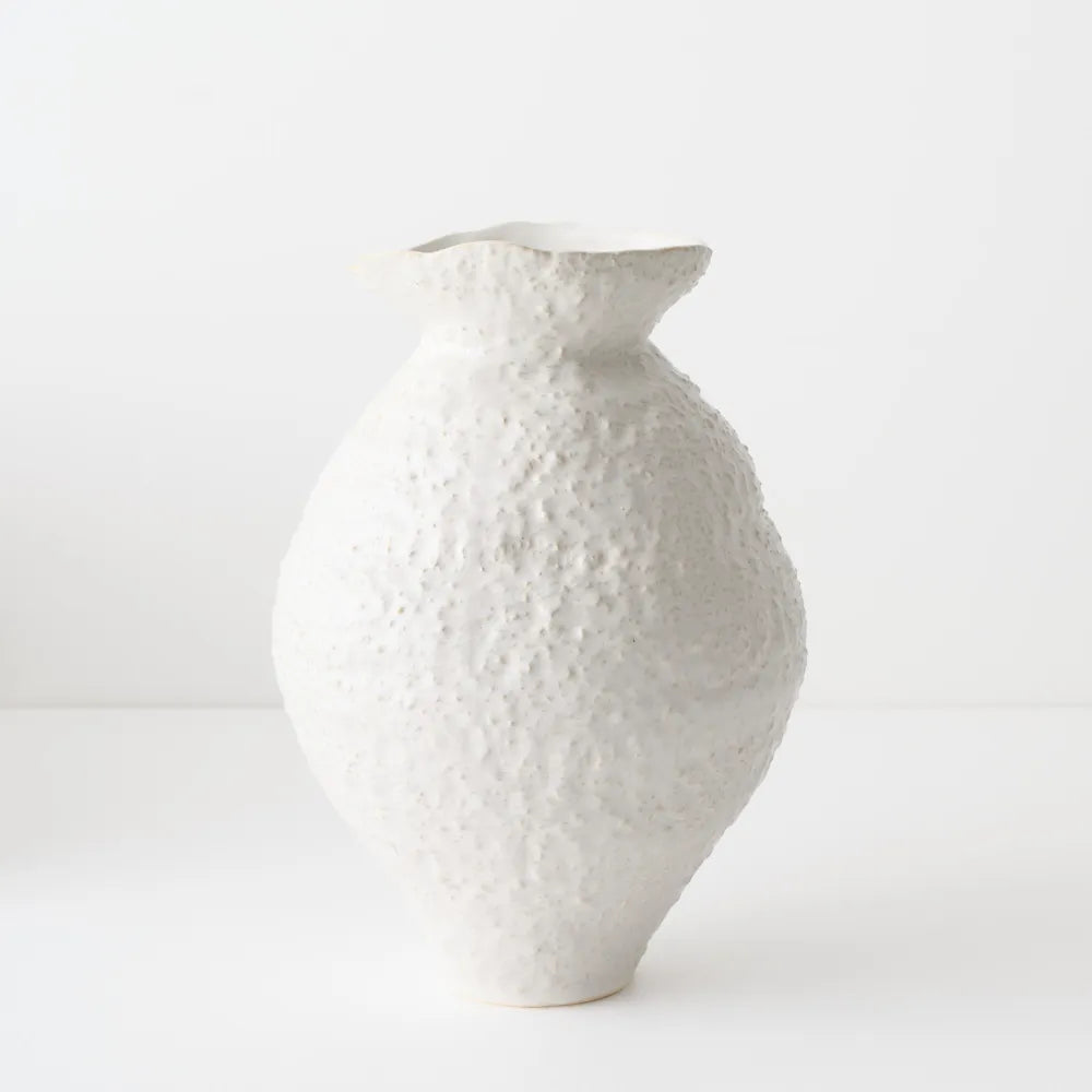 Elio Vase | White