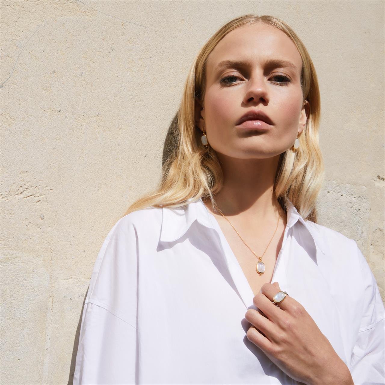 Fleur Rainbow Moonstone Ring | Yellow Gold