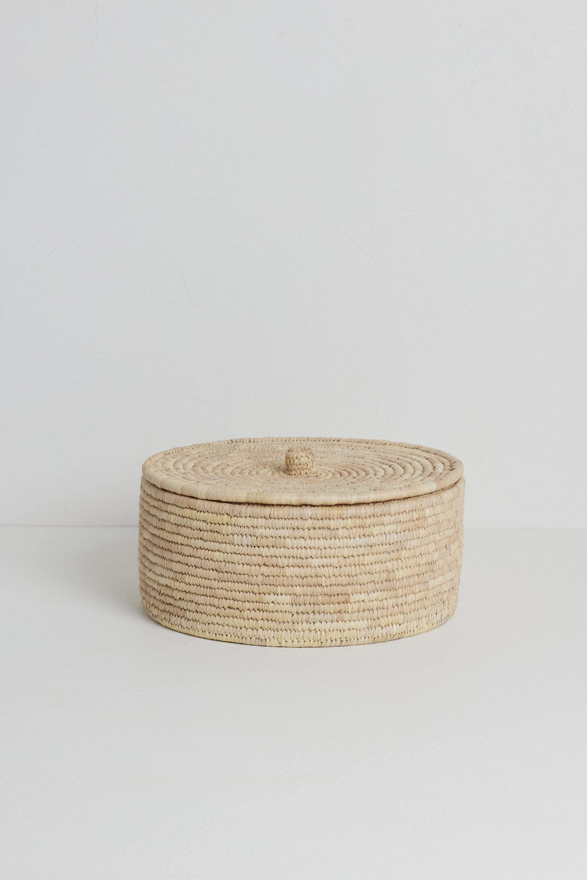 Round Palm Fibre  Placemats | Set of 8 In Basket With Lid